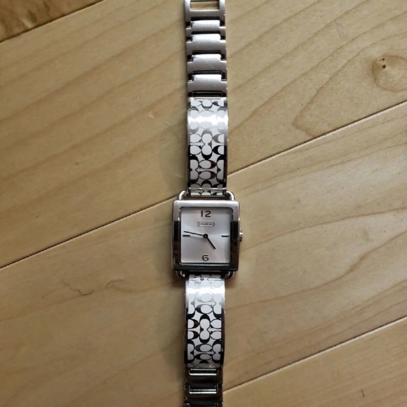 COACH•MONOGRAMMED SILVER SQUARE WATCH - Picture 3 of 3